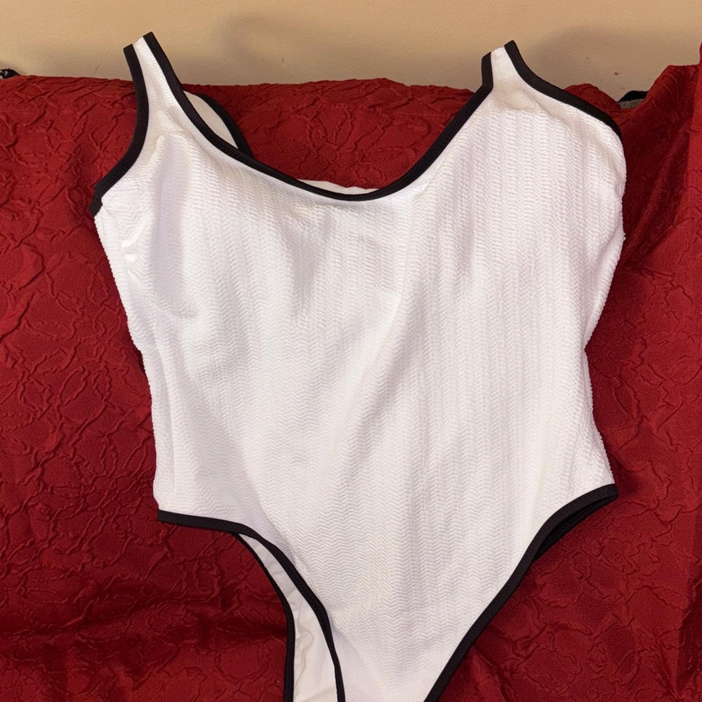 White One Piece Swimsuit XL NWT ⭐️
